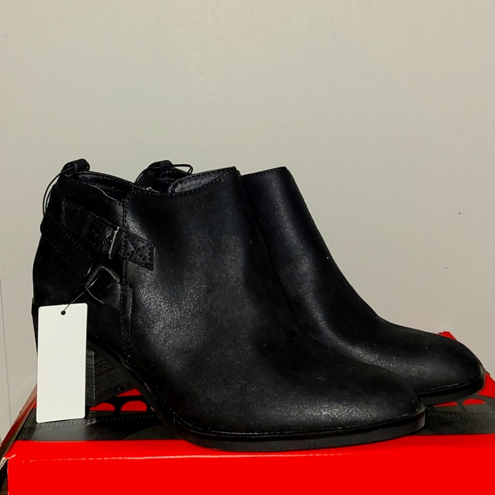 8 Rialto Black Bootie Heels